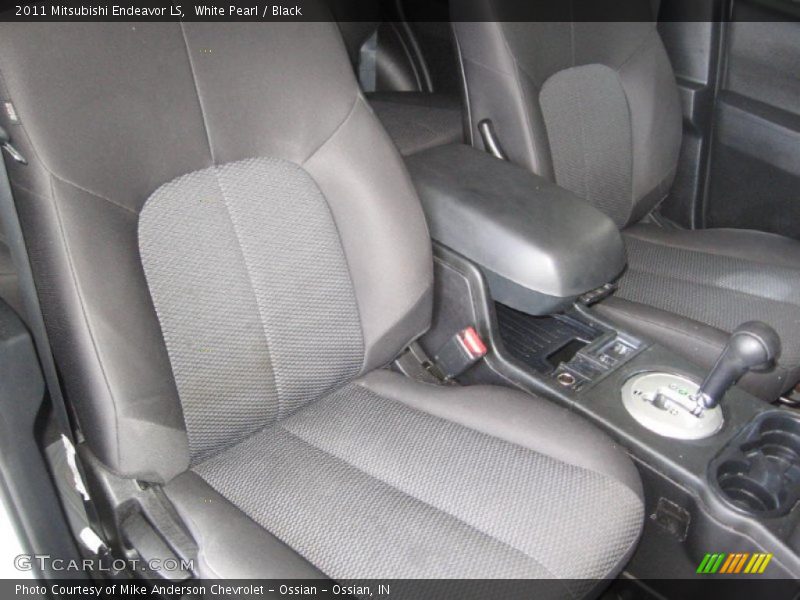 White Pearl / Black 2011 Mitsubishi Endeavor LS