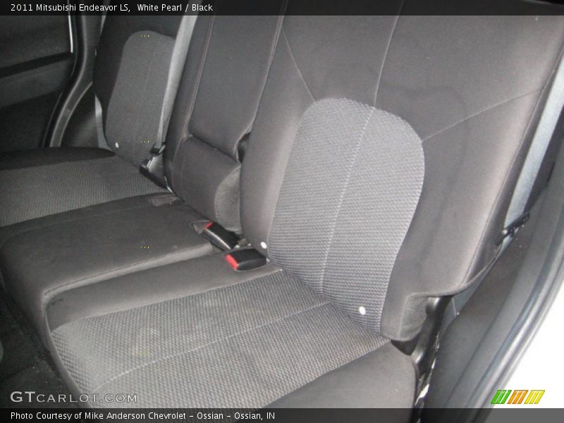 White Pearl / Black 2011 Mitsubishi Endeavor LS