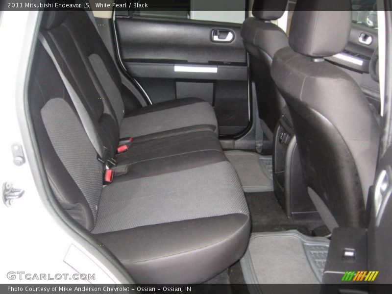 White Pearl / Black 2011 Mitsubishi Endeavor LS