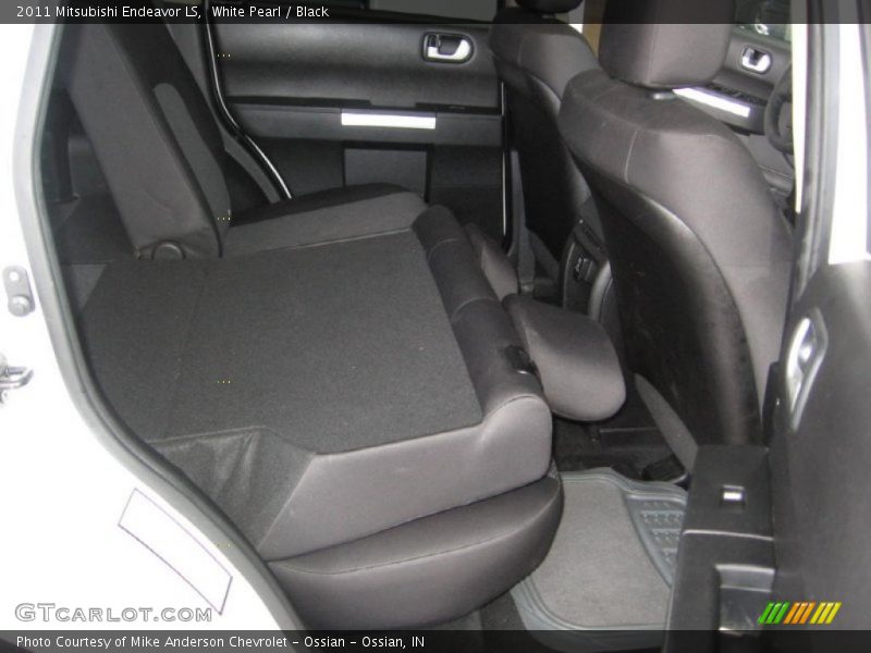 White Pearl / Black 2011 Mitsubishi Endeavor LS