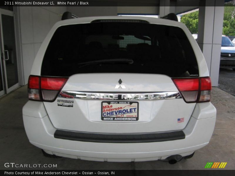 White Pearl / Black 2011 Mitsubishi Endeavor LS