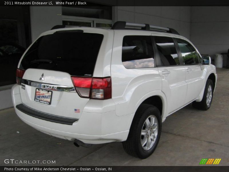 White Pearl / Black 2011 Mitsubishi Endeavor LS