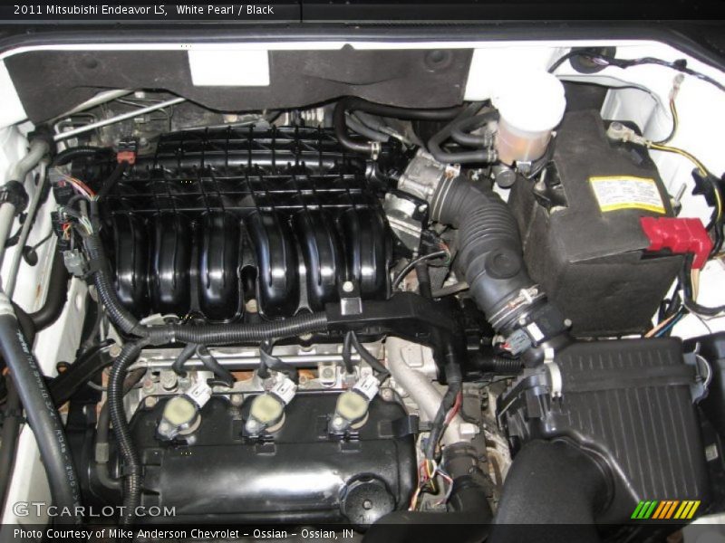 White Pearl / Black 2011 Mitsubishi Endeavor LS