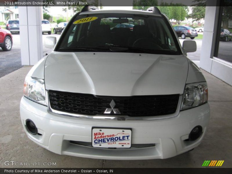 White Pearl / Black 2011 Mitsubishi Endeavor LS