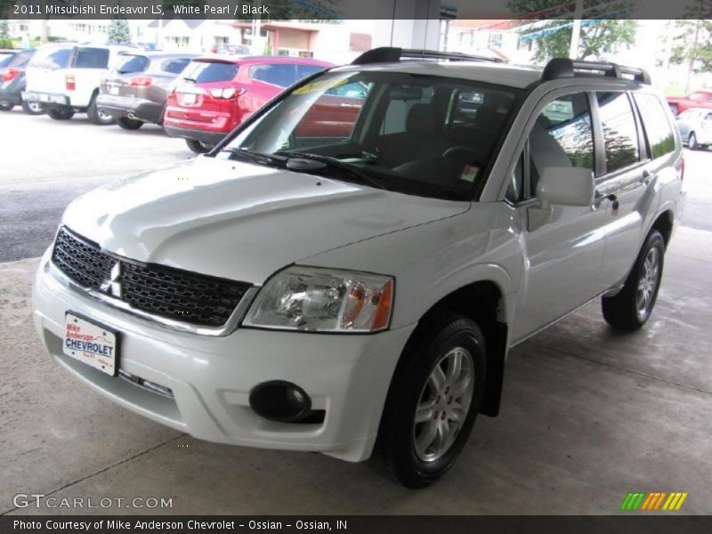 White Pearl / Black 2011 Mitsubishi Endeavor LS