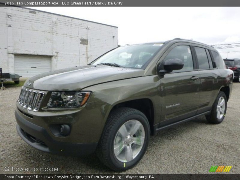 Front 3/4 View of 2016 Compass Sport 4x4