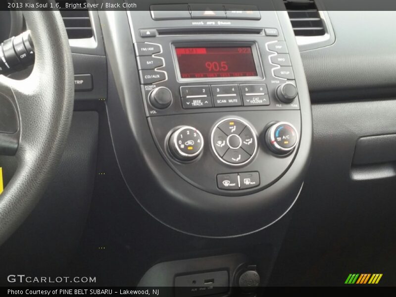 Bright Silver / Black Cloth 2013 Kia Soul 1.6