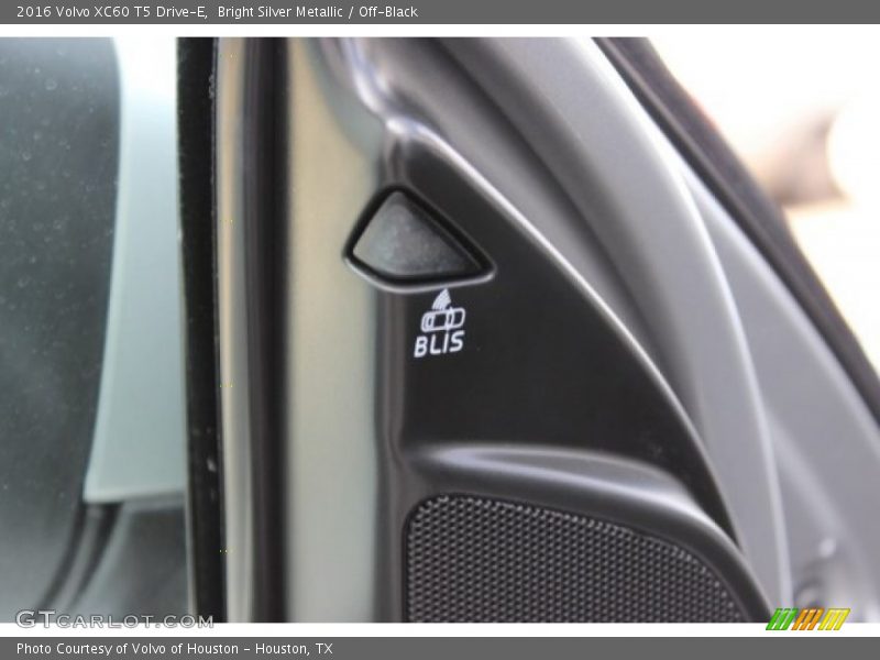 Bright Silver Metallic / Off-Black 2016 Volvo XC60 T5 Drive-E