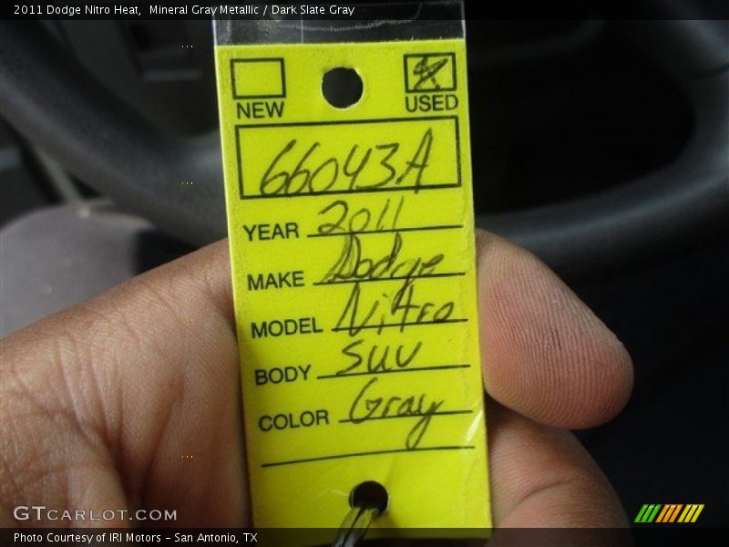 Mineral Gray Metallic / Dark Slate Gray 2011 Dodge Nitro Heat
