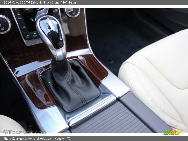 2016 S60 T6 Drive-E 8 Speed Automatic Shifter
