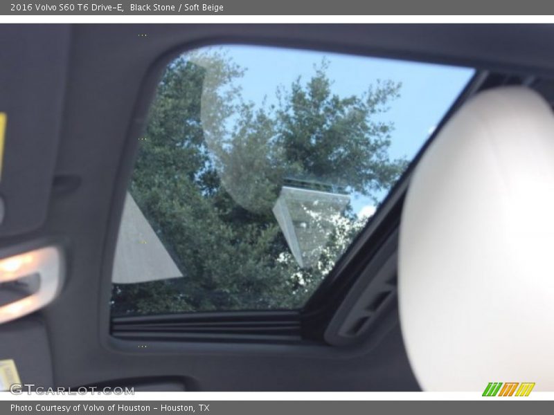 Sunroof of 2016 S60 T6 Drive-E