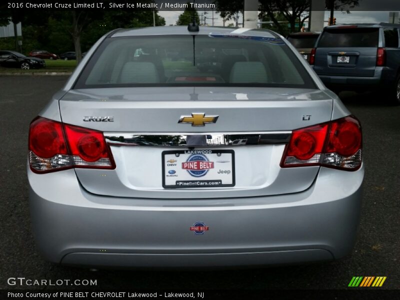 Silver Ice Metallic / Medium Titanium 2016 Chevrolet Cruze Limited LT