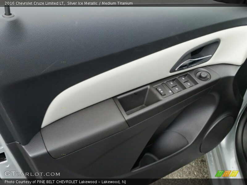 Silver Ice Metallic / Medium Titanium 2016 Chevrolet Cruze Limited LT