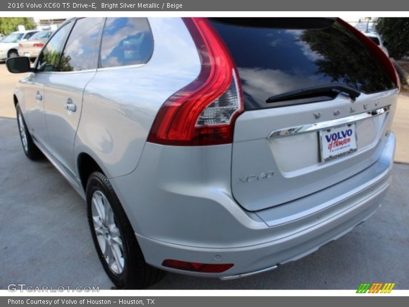 Bright Silver Metallic / Beige 2016 Volvo XC60 T5 Drive-E