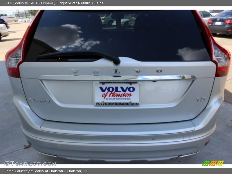Bright Silver Metallic / Beige 2016 Volvo XC60 T5 Drive-E