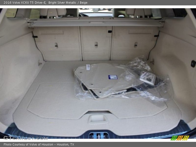 Bright Silver Metallic / Beige 2016 Volvo XC60 T5 Drive-E