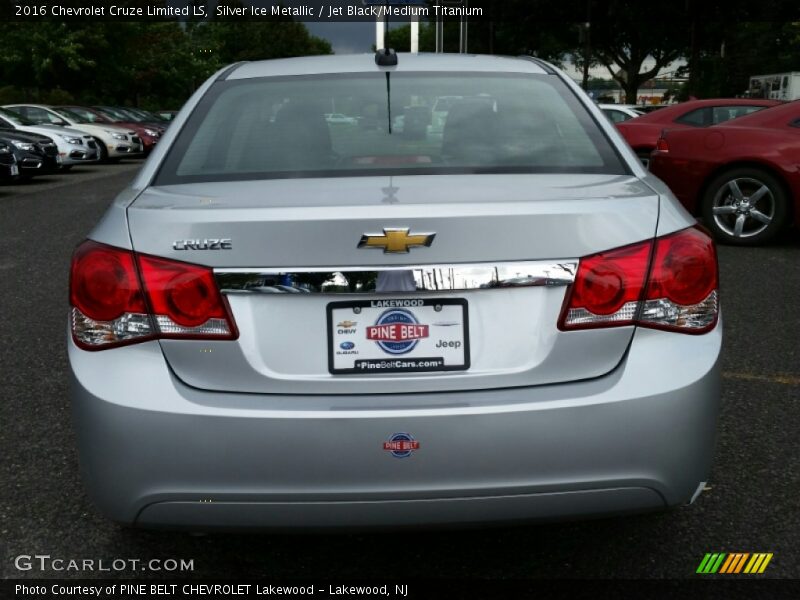 Silver Ice Metallic / Jet Black/Medium Titanium 2016 Chevrolet Cruze Limited LS