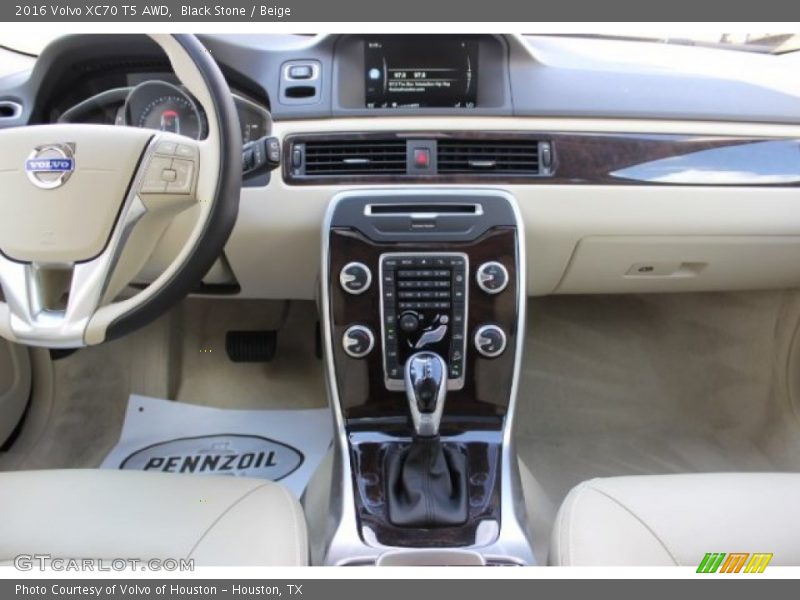 Dashboard of 2016 XC70 T5 AWD