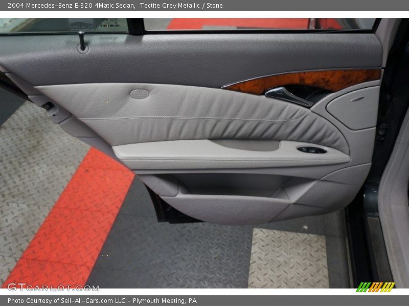 Door Panel of 2004 E 320 4Matic Sedan