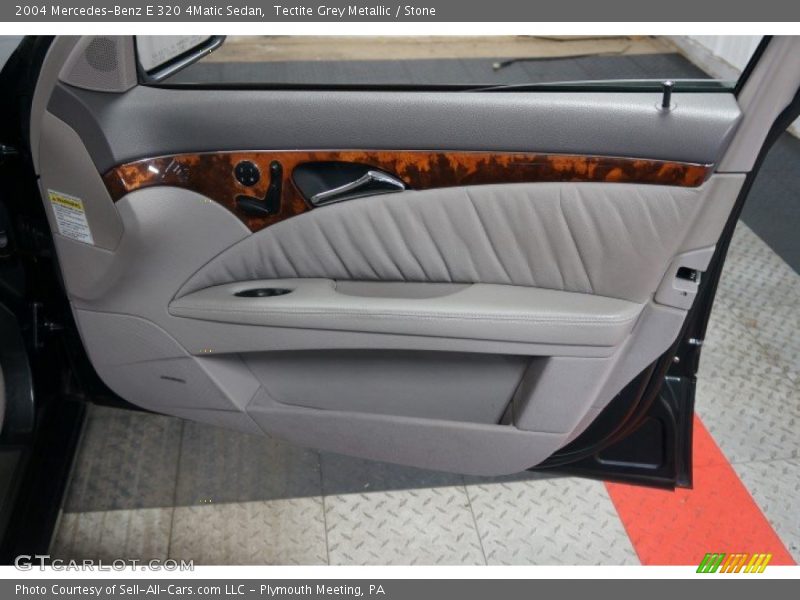 Door Panel of 2004 E 320 4Matic Sedan