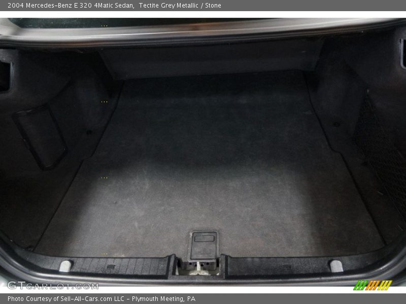  2004 E 320 4Matic Sedan Trunk