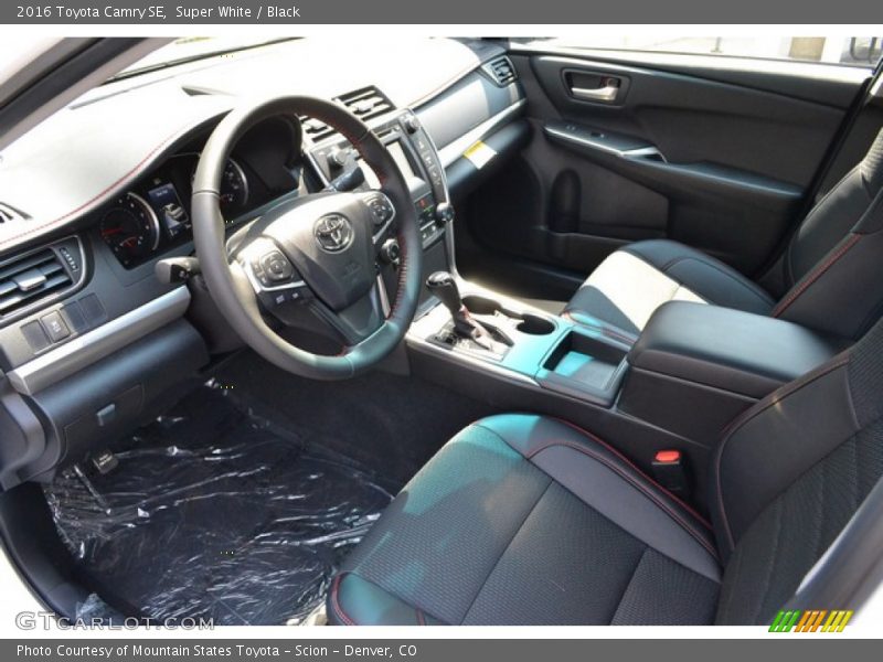 Super White / Black 2016 Toyota Camry SE