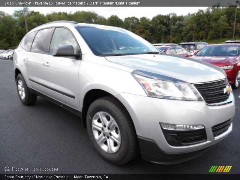 Front 3/4 View of 2016 Traverse LS