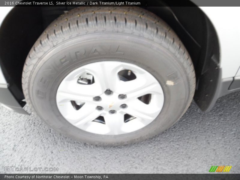 Silver Ice Metallic / Dark Titanium/Light Titanium 2016 Chevrolet Traverse LS