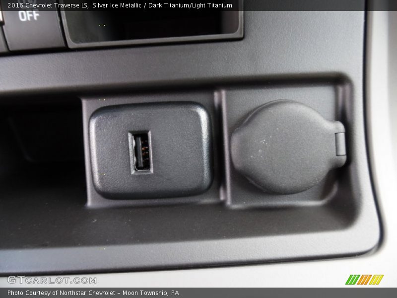 Silver Ice Metallic / Dark Titanium/Light Titanium 2016 Chevrolet Traverse LS