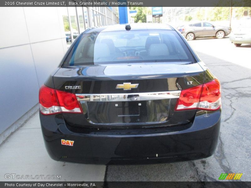 Black Granite Metallic / Medium Titanium 2016 Chevrolet Cruze Limited LT