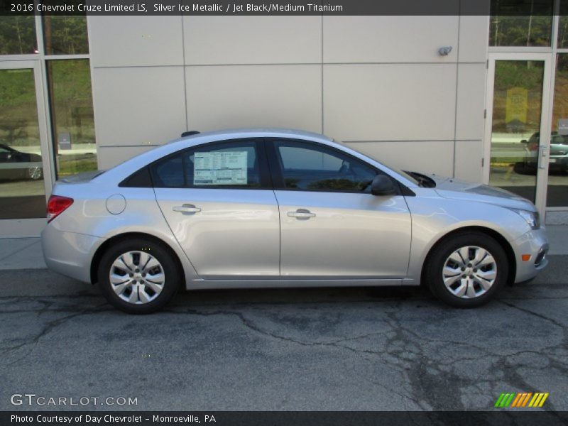 Silver Ice Metallic / Jet Black/Medium Titanium 2016 Chevrolet Cruze Limited LS
