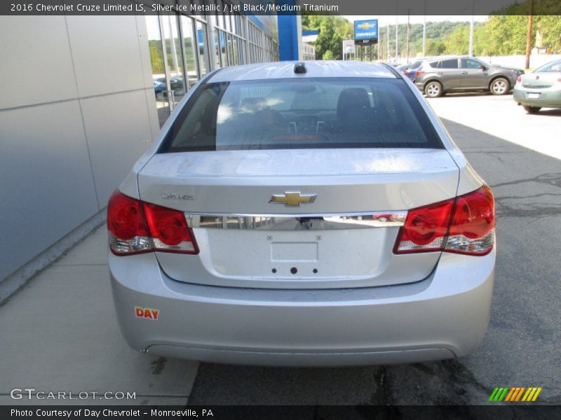 Silver Ice Metallic / Jet Black/Medium Titanium 2016 Chevrolet Cruze Limited LS