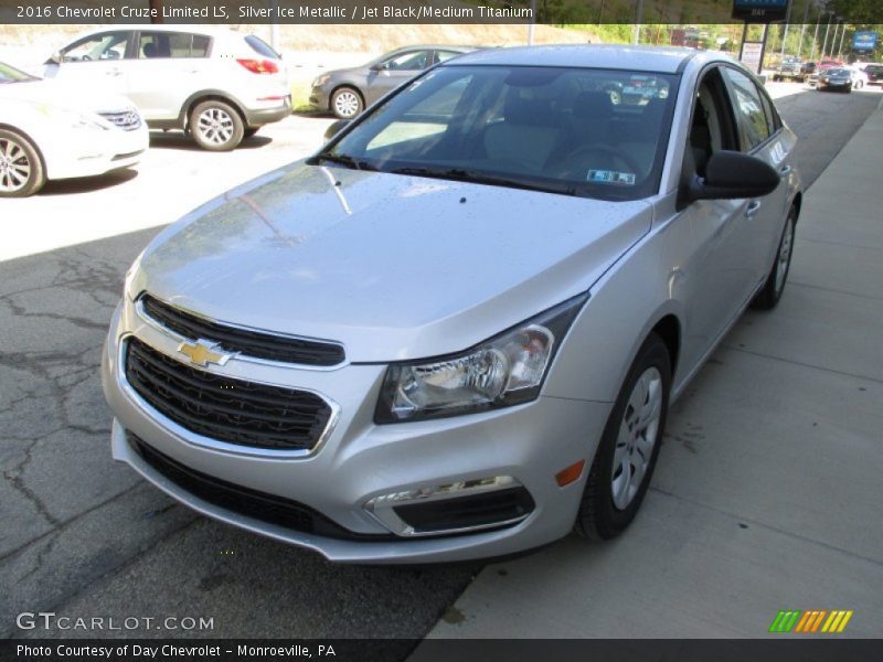 Silver Ice Metallic / Jet Black/Medium Titanium 2016 Chevrolet Cruze Limited LS
