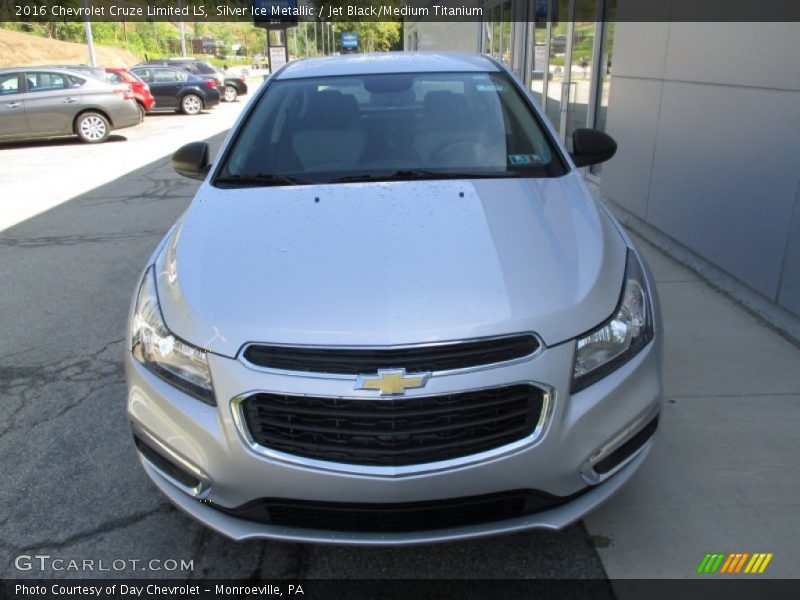Silver Ice Metallic / Jet Black/Medium Titanium 2016 Chevrolet Cruze Limited LS