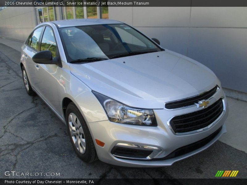 Silver Ice Metallic / Jet Black/Medium Titanium 2016 Chevrolet Cruze Limited LS
