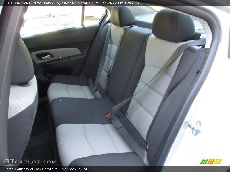 Silver Ice Metallic / Jet Black/Medium Titanium 2016 Chevrolet Cruze Limited LS