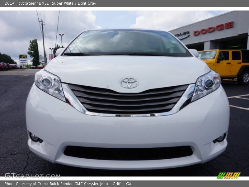 Super White / Light Gray 2014 Toyota Sienna XLE