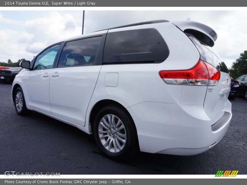 Super White / Light Gray 2014 Toyota Sienna XLE