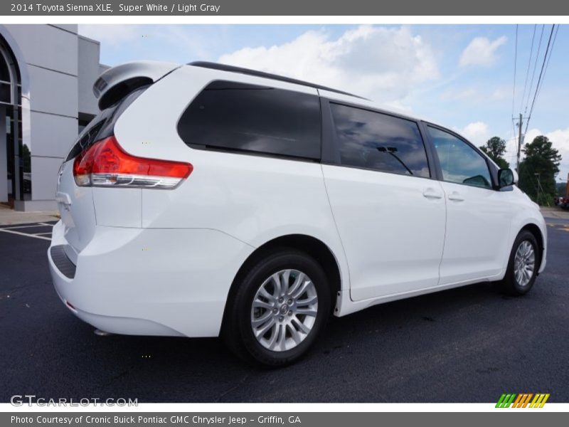 Super White / Light Gray 2014 Toyota Sienna XLE