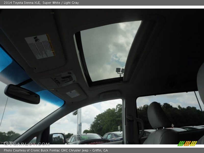 Super White / Light Gray 2014 Toyota Sienna XLE