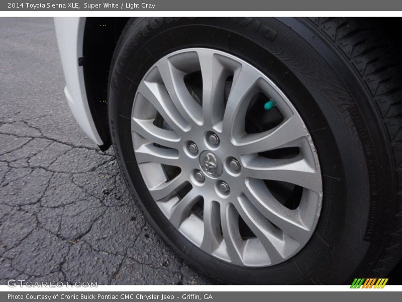Super White / Light Gray 2014 Toyota Sienna XLE