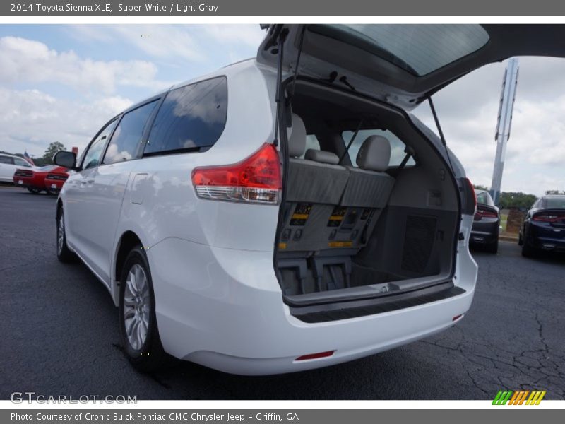 Super White / Light Gray 2014 Toyota Sienna XLE