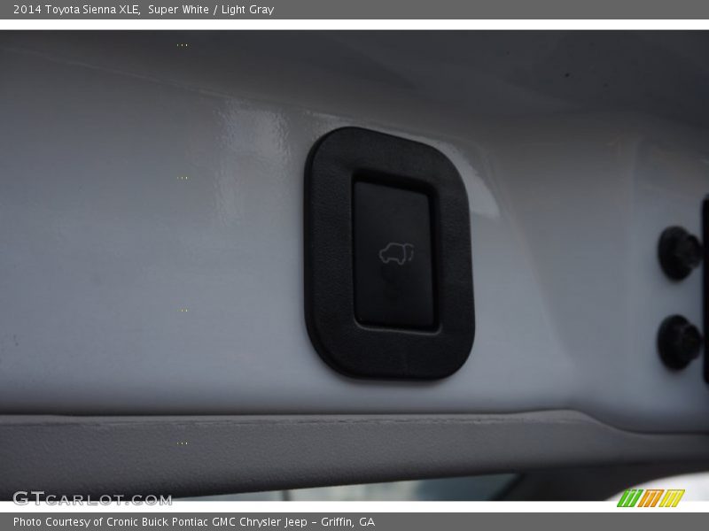 Super White / Light Gray 2014 Toyota Sienna XLE