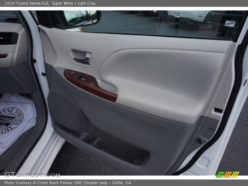 Super White / Light Gray 2014 Toyota Sienna XLE