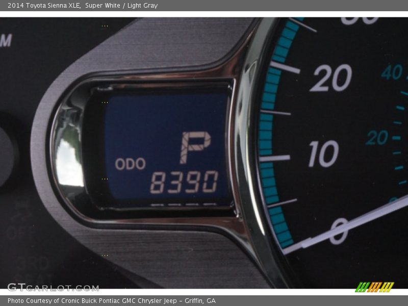 Super White / Light Gray 2014 Toyota Sienna XLE