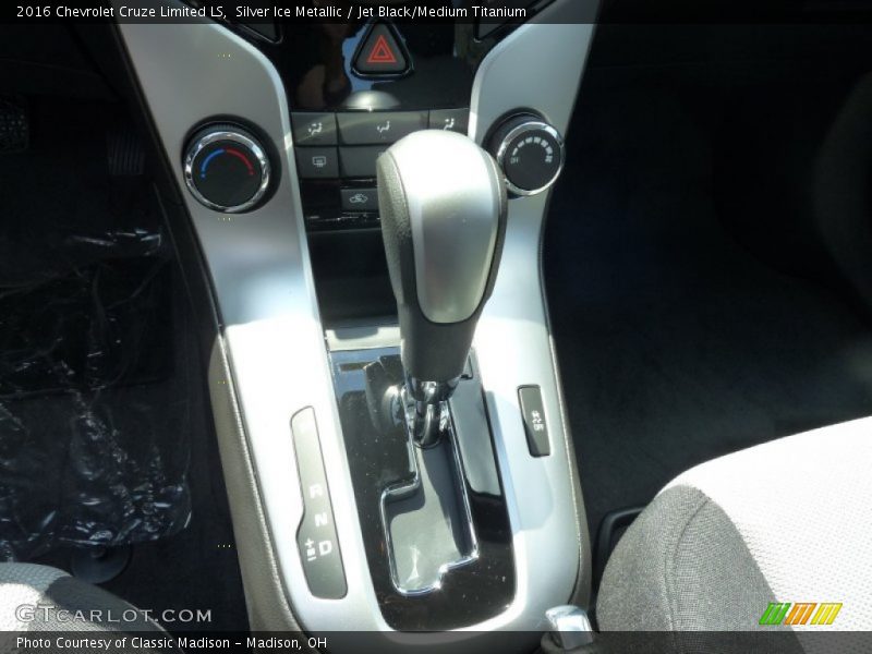 Silver Ice Metallic / Jet Black/Medium Titanium 2016 Chevrolet Cruze Limited LS