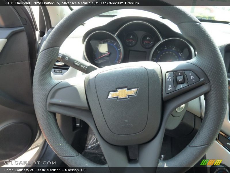 Silver Ice Metallic / Jet Black/Medium Titanium 2016 Chevrolet Cruze Limited LS