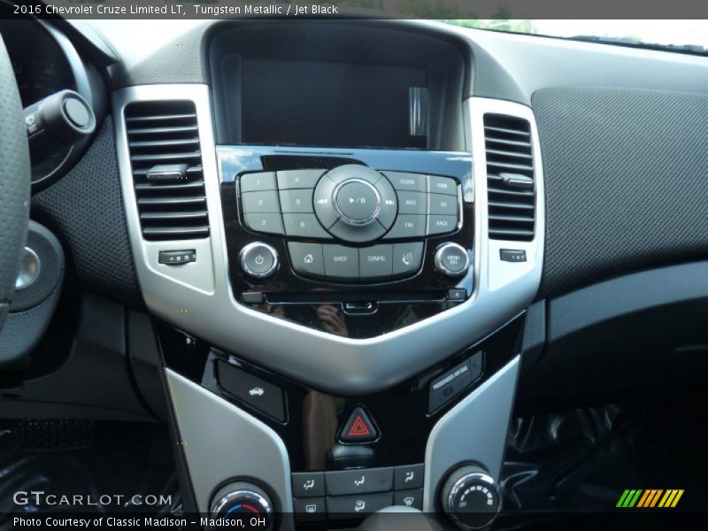 Tungsten Metallic / Jet Black 2016 Chevrolet Cruze Limited LT