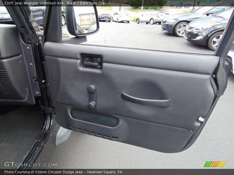 Door Panel of 2005 Wrangler Unlimited 4x4
