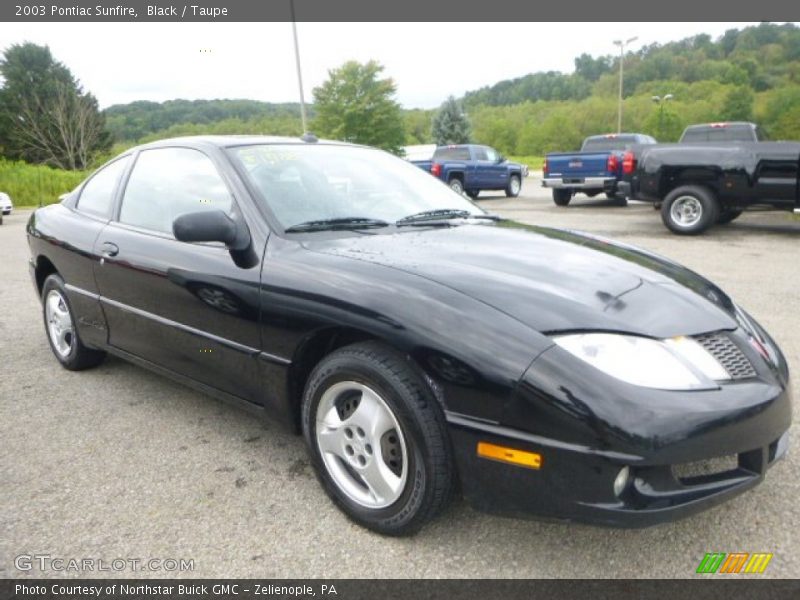 Front 3/4 View of 2003 Sunfire 